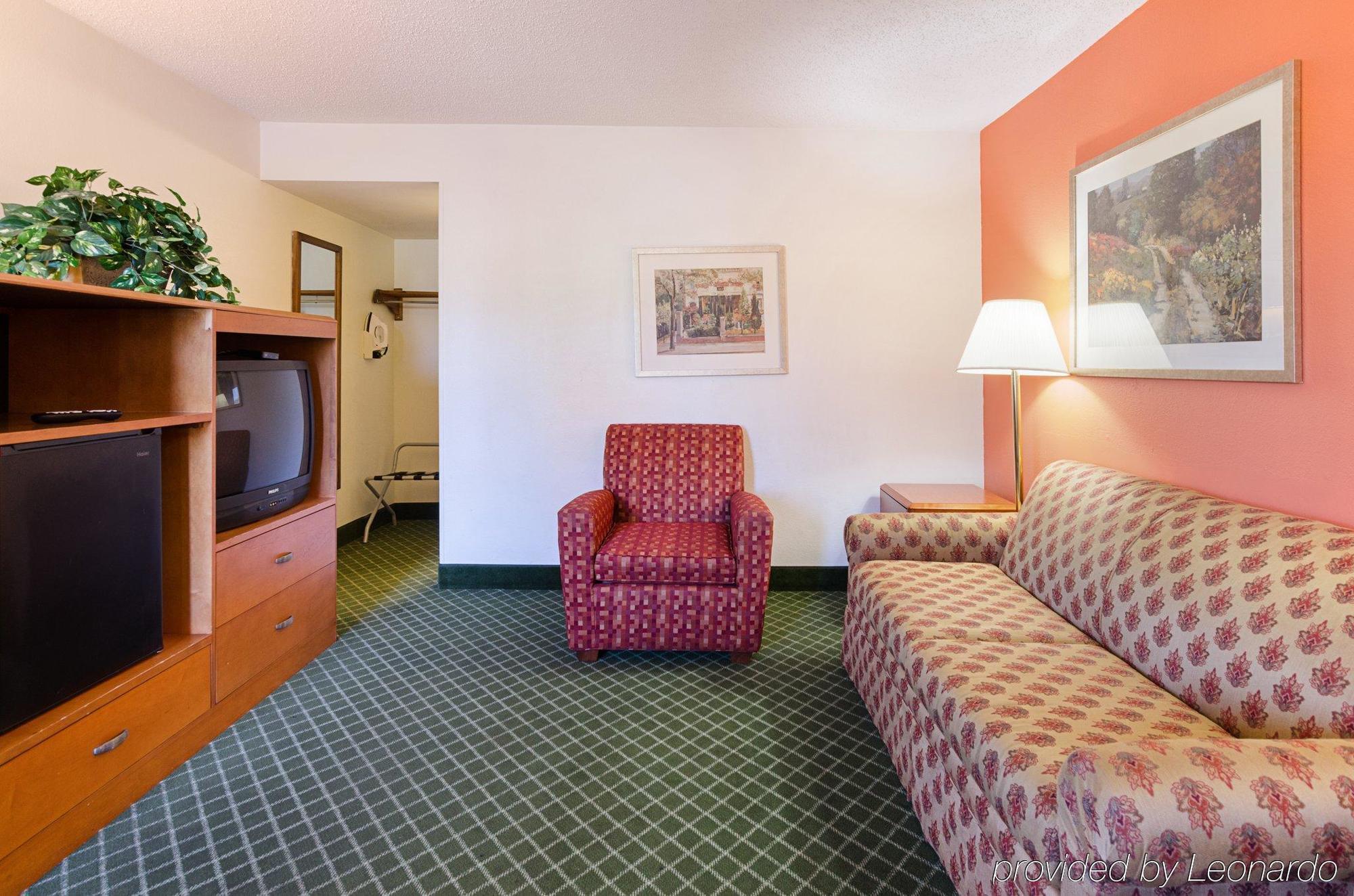 Econo Lodge Inn & Suites Johnson City Extérieur photo